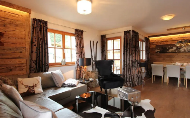 Unique & Exclusively Furnished Chalet near Ski Lift