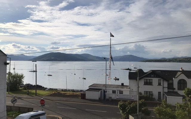 3-bed Apartment - Sleeps 6 - Parking, Wifi, Pets