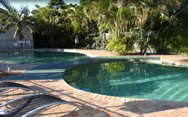 Aqualuna Beach Resort