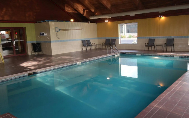 Super 8 by Wyndham Sturtevant/Racine