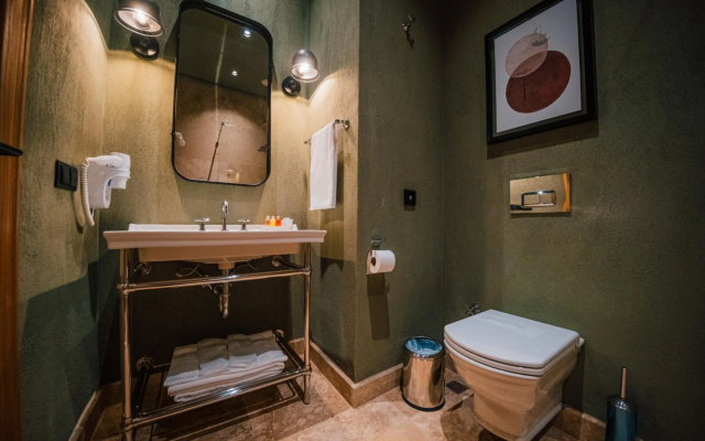 The Remote Hotel