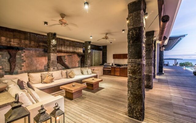 Absolute Cliff Front Pandawa Beach Villa