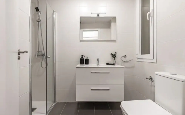 Sofia - 4 Bedrooms and Balcony in O Donell