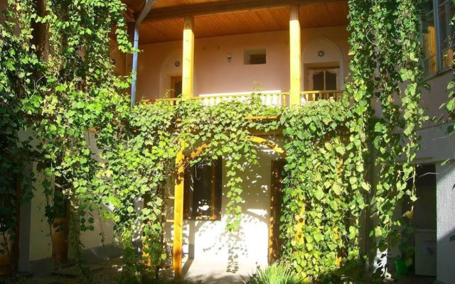 Jahongir Guest House