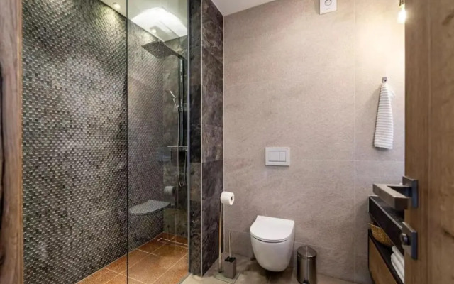 Villa Alpha - Four Bedroom Villa With Swimming Pool