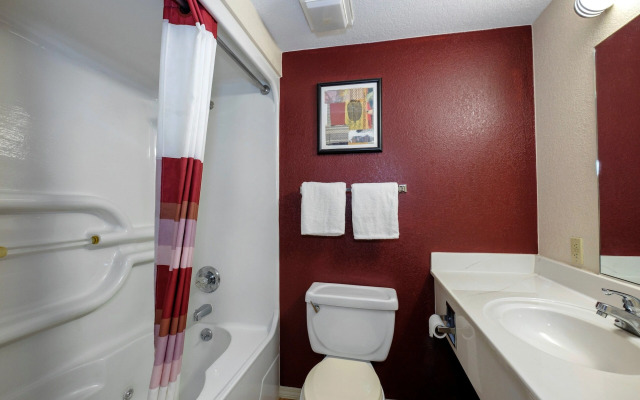 Red Roof Inn Holton