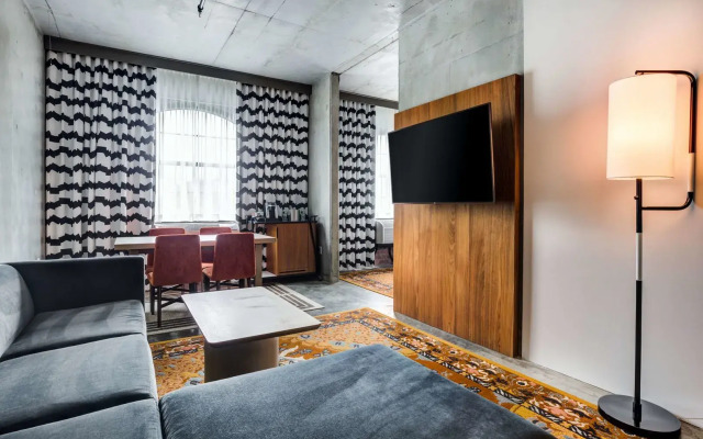 The Loom Hotel Tapestry Collection by Hilton