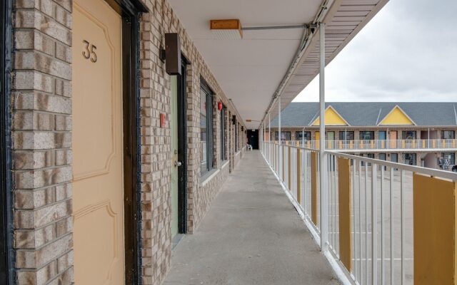 Falls Inn Near Casino Niagara By OYO