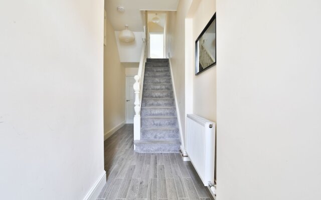 Tranquil 3-bed Home in Cardiff