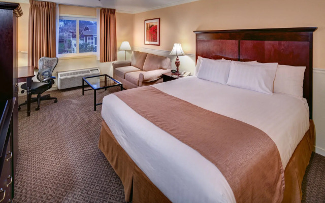 Lake Natoma Inn