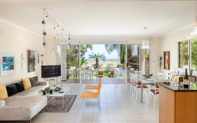 Larnaca Chelidonia Seafront Villa