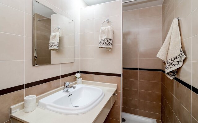 PC-Comfy 2 bedroom apt center Estepona