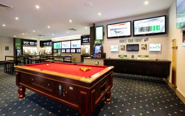 Nightcap at Shoppingtown Hotel