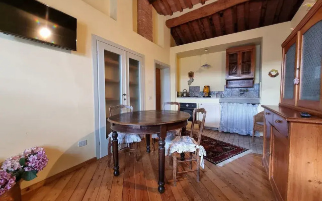 Farmhouse in Tuscany With Pool Near Montecastello