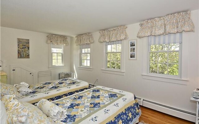 221 Shore Road - Nine Bedroom House