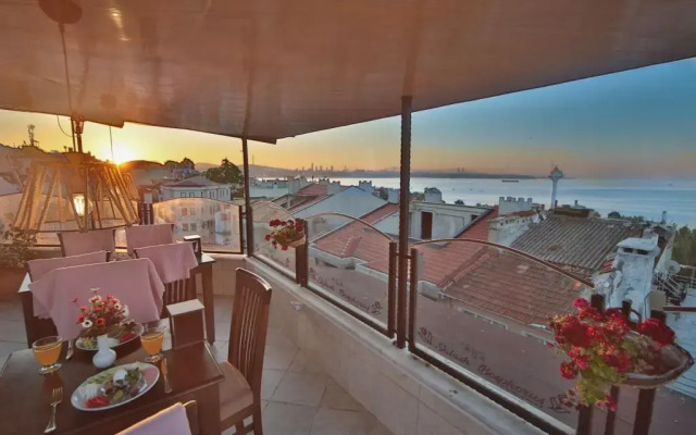 Artefes Hotel Old City
