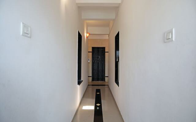 OYO 8996 Hotel Pioneer