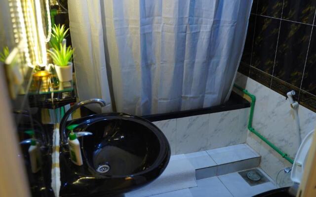 Spacious 2 Bedroom Apt Viewing the Holy Nile