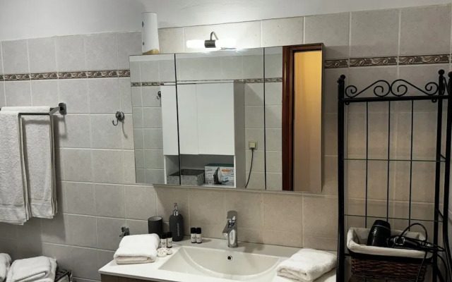 Skiathos Center Stylish 2 Bd w Balcony