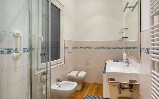 Light Apartment in Albaro
