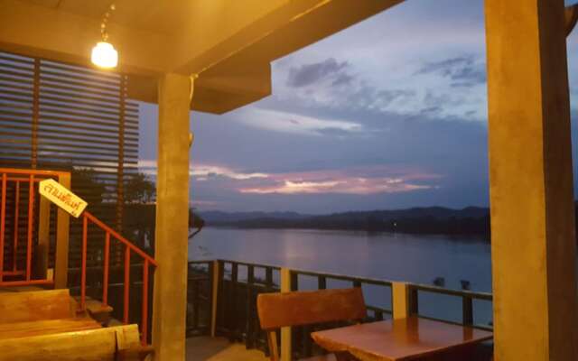 Tonkong Guesthouse & Restaurant