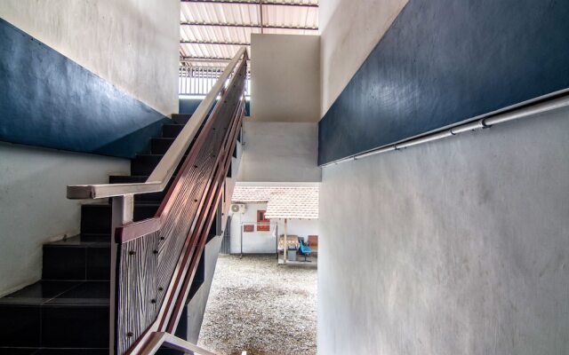 OYO 2421 Joglo Guest House Syariah