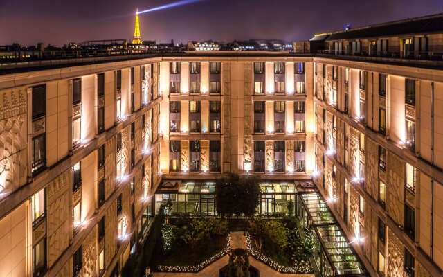 L'Hotel du Collectionneur Arc de Triomphe