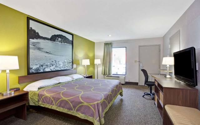 Super 8 by Wyndham Gainesville