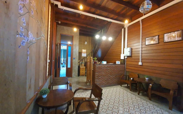 BanSoi 1 & Alley One Cafe
