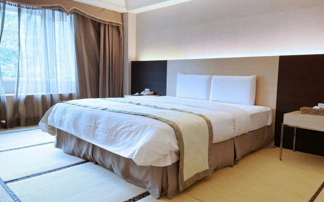 Hoya Hot Springs Resort & Spa