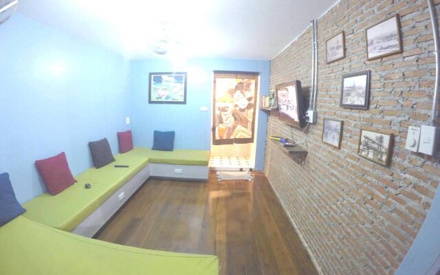 Baan Chanasongkram - Hostel