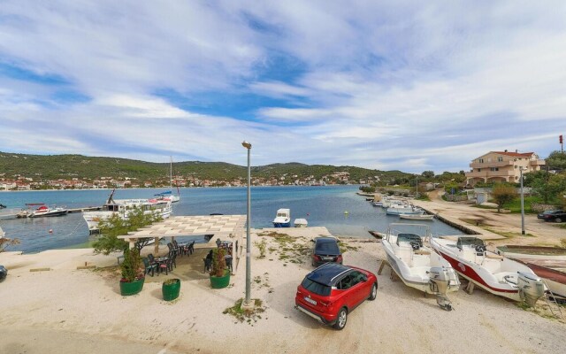 Nice Apartment in Vinisce With 2 Bedrooms and Wifi