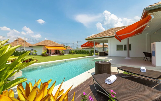 Modern 4 BR Pool & Tropical Garden MS-30