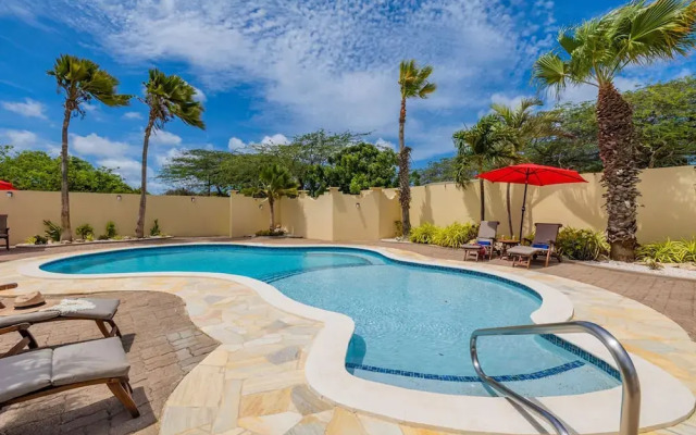 Island Escape Lrg Private Backyard Pool Patio