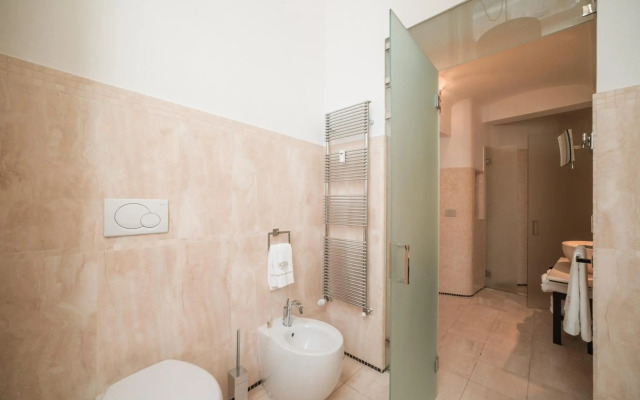 Royal Palace Luxury Suites & Hotel