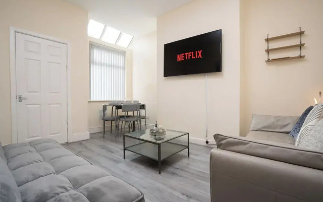 Spacious 4-bedroom Manchester Retreat With Garden