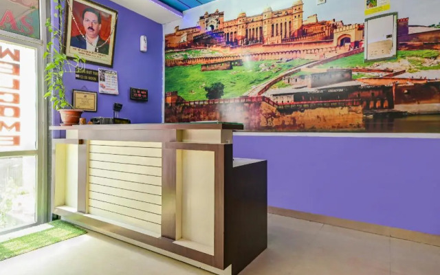 Divine Deluxe by OYO Rooms