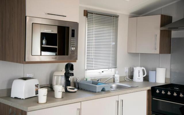 51 Lytchett Bay View, 3 bed, Rockley Park Poole