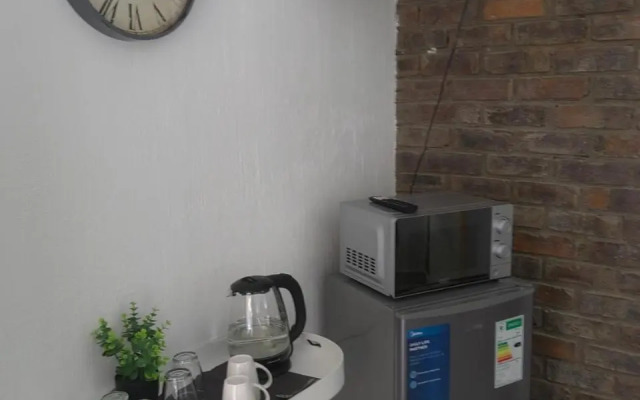 CH Airport Accommodation Room 2