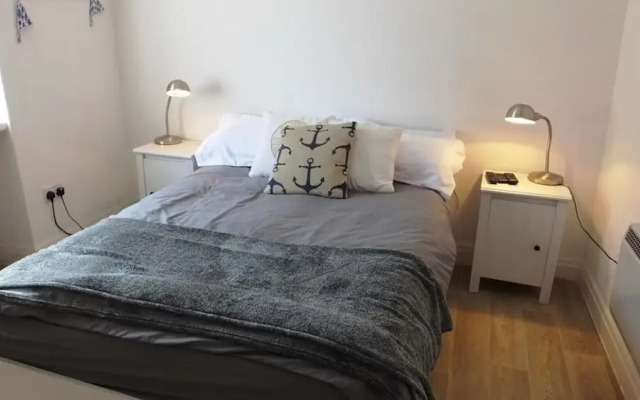 Royal Victoria Court 11