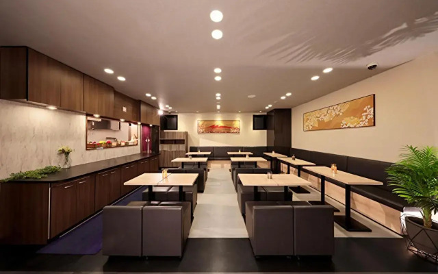 Shinsaibashi Higashi Crystal Hotel