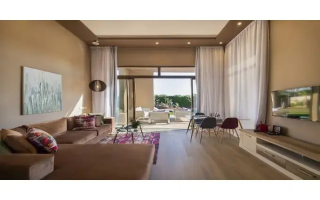 Palms Edge