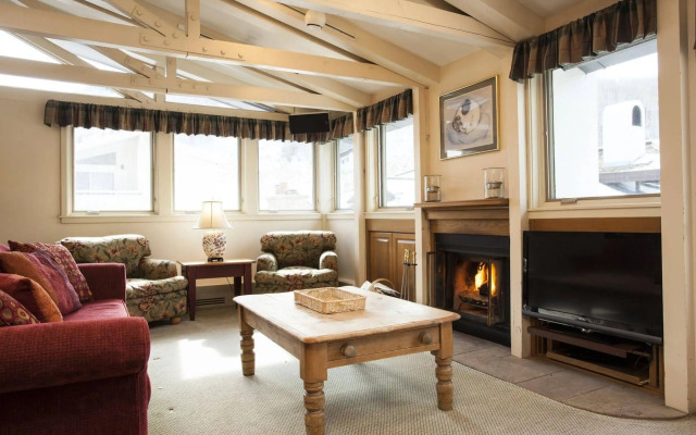 Plaza Lodge by Destination
