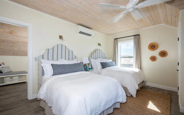 Cricket Beach House-luxurious Beachfront House 5 Bedroom Home