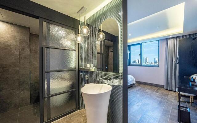 Sokcho Business Hotel CAMEL