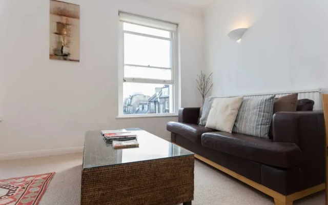 1 Bedroom Apartment in Notting Hill Accommodates 2