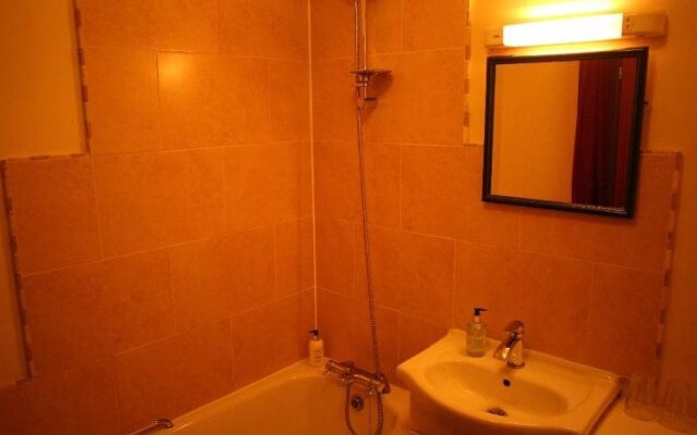 MacDonald Hotel & Cabins