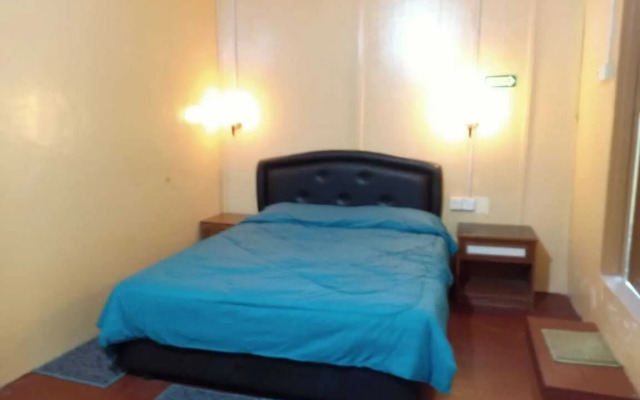 OYO 90675 Holiday View Inn