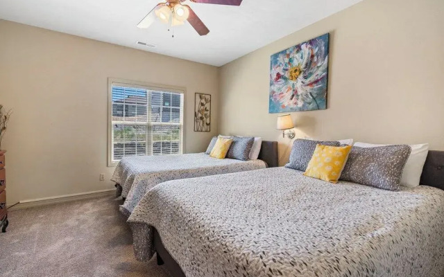 Honey Bee Inn w - Communal Amenities & More!