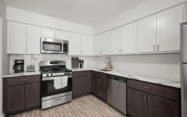 A Unique 2BR 2BA Stay